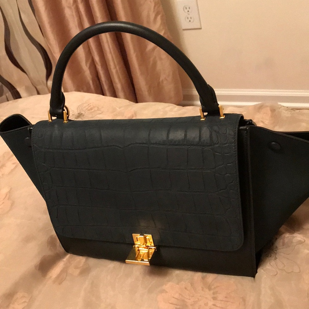Celine Medium Trapeze shoulder(remove strap) bag